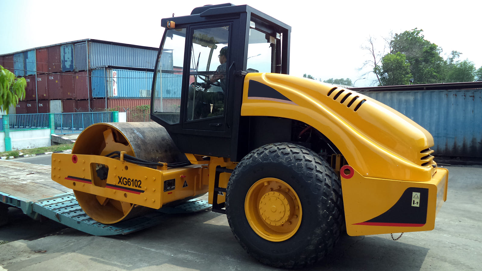 XG6102 / XG6121 / XG6141 compactor front and rear drive