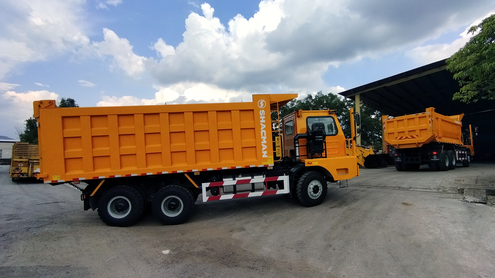 SX3255PT4 dump truck better reliability