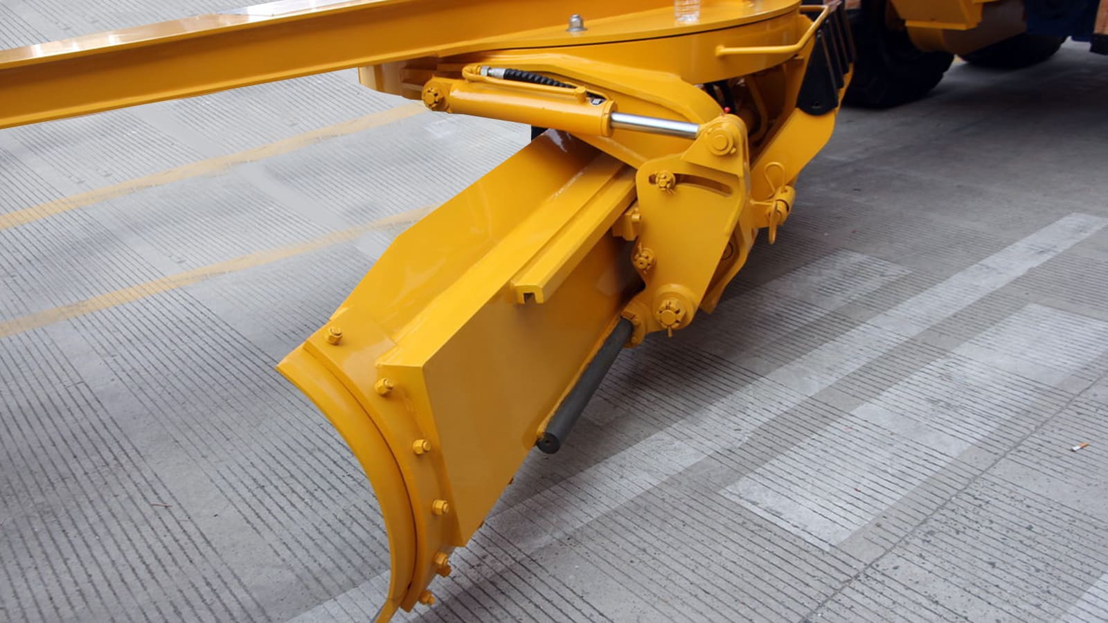 XG3165C / XG3180C / XG3200C / XG3220C motor grader center blade