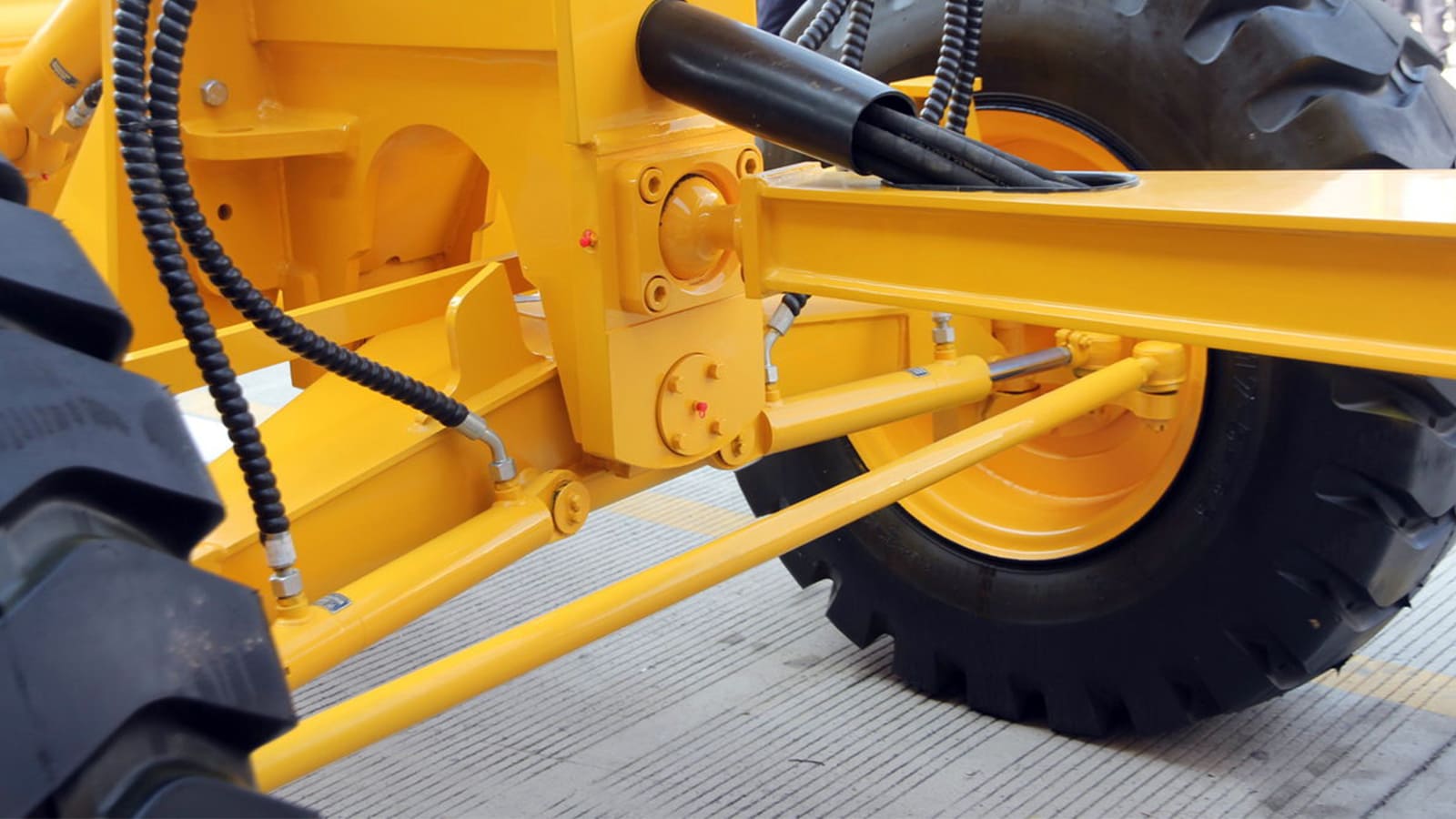 XG3165C / XG3180C / XG3200C / XG3220C motor grader strong structural front axle