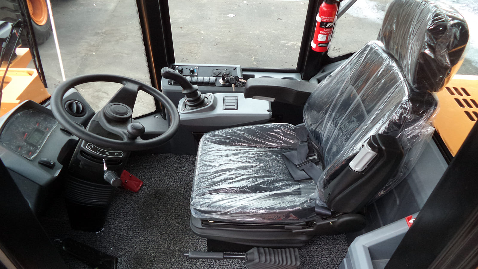 JGM767K wheel loader panoramic view and centralized controls