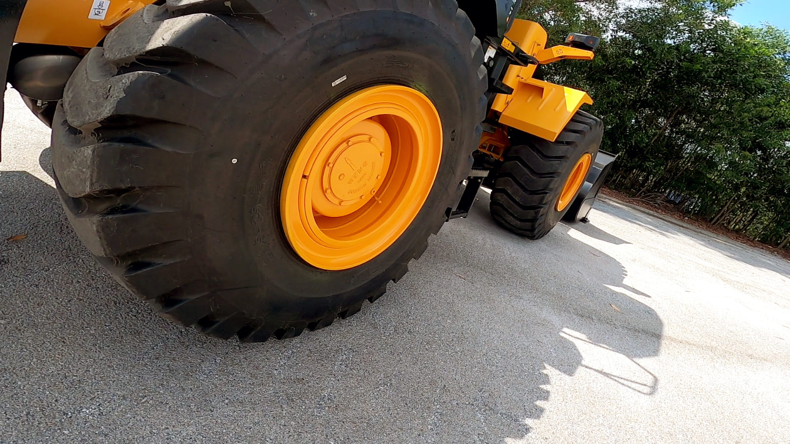 JGM767K wheel loader tubeless tires